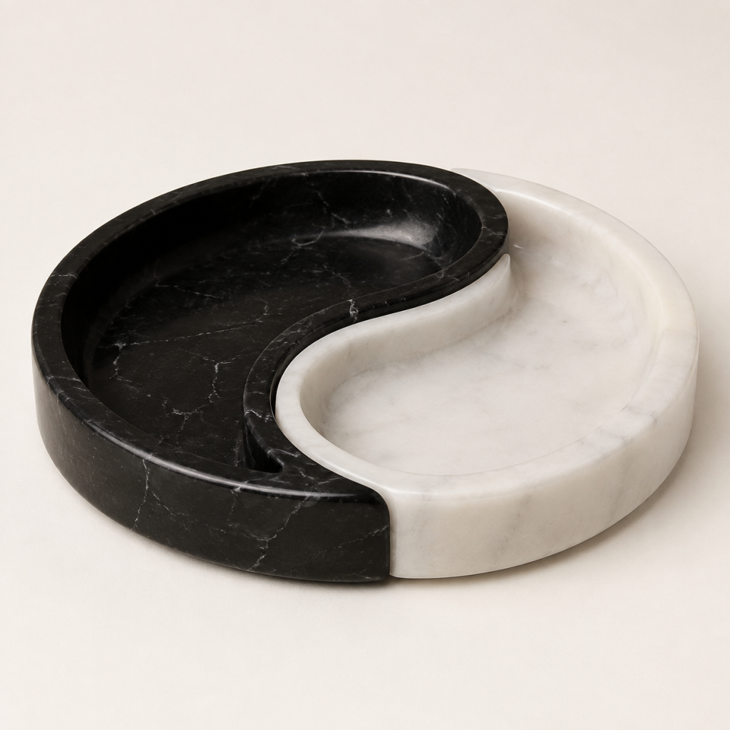 L17 Black and White Spiral Dish