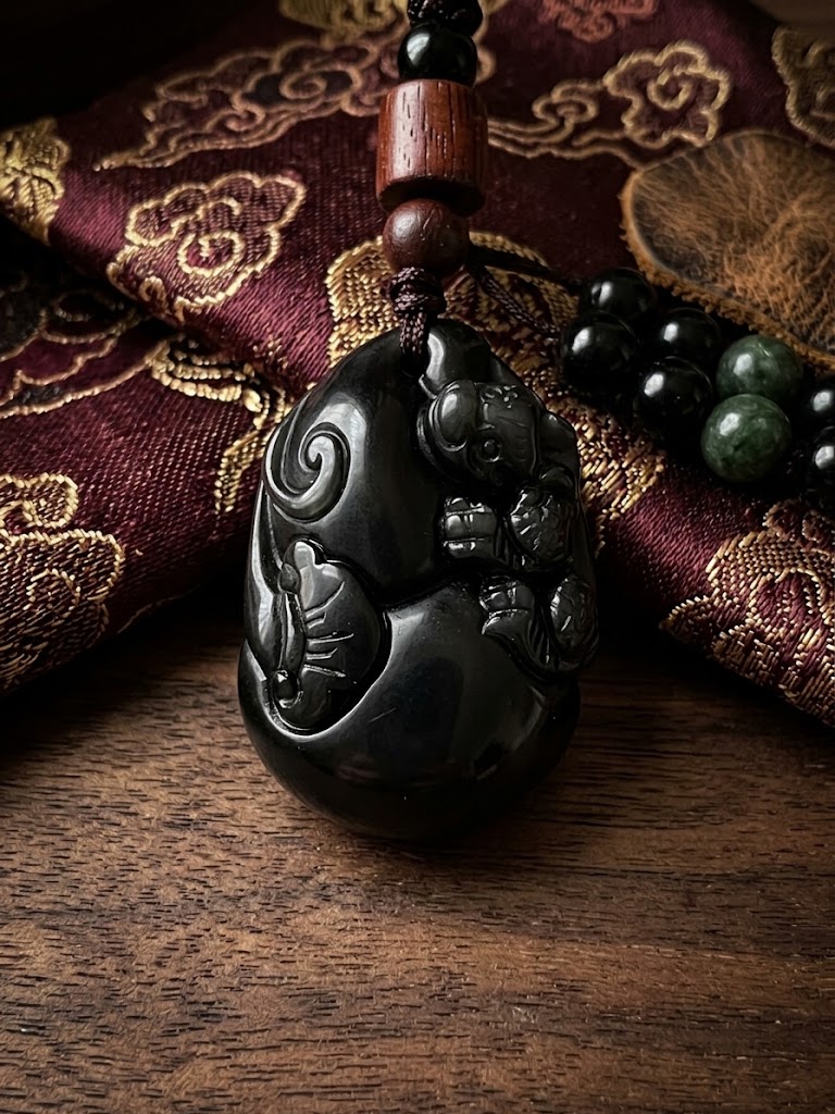 L61 Natural Black Obsidian Carved Pendant Necklace S